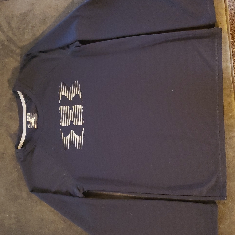 Under armor boy's size XL long sleeve black shirt